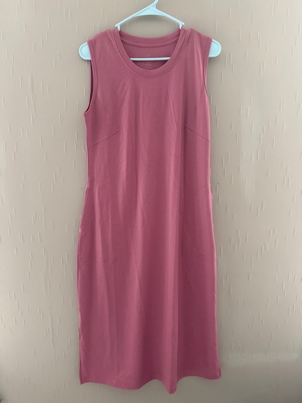 Sleeveless Rose-Mauve Midi Dress with Clean Silhouette